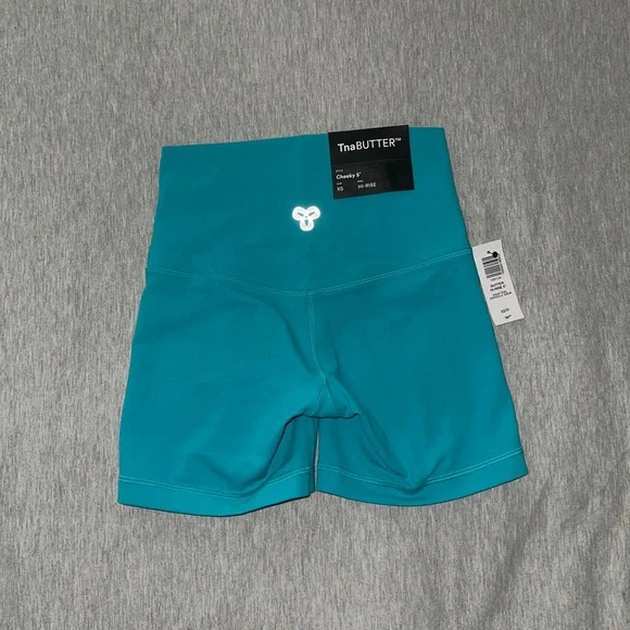 Aritzia Tna Butter Cheeky High-rise 5 inch short - Picture 2 of 6